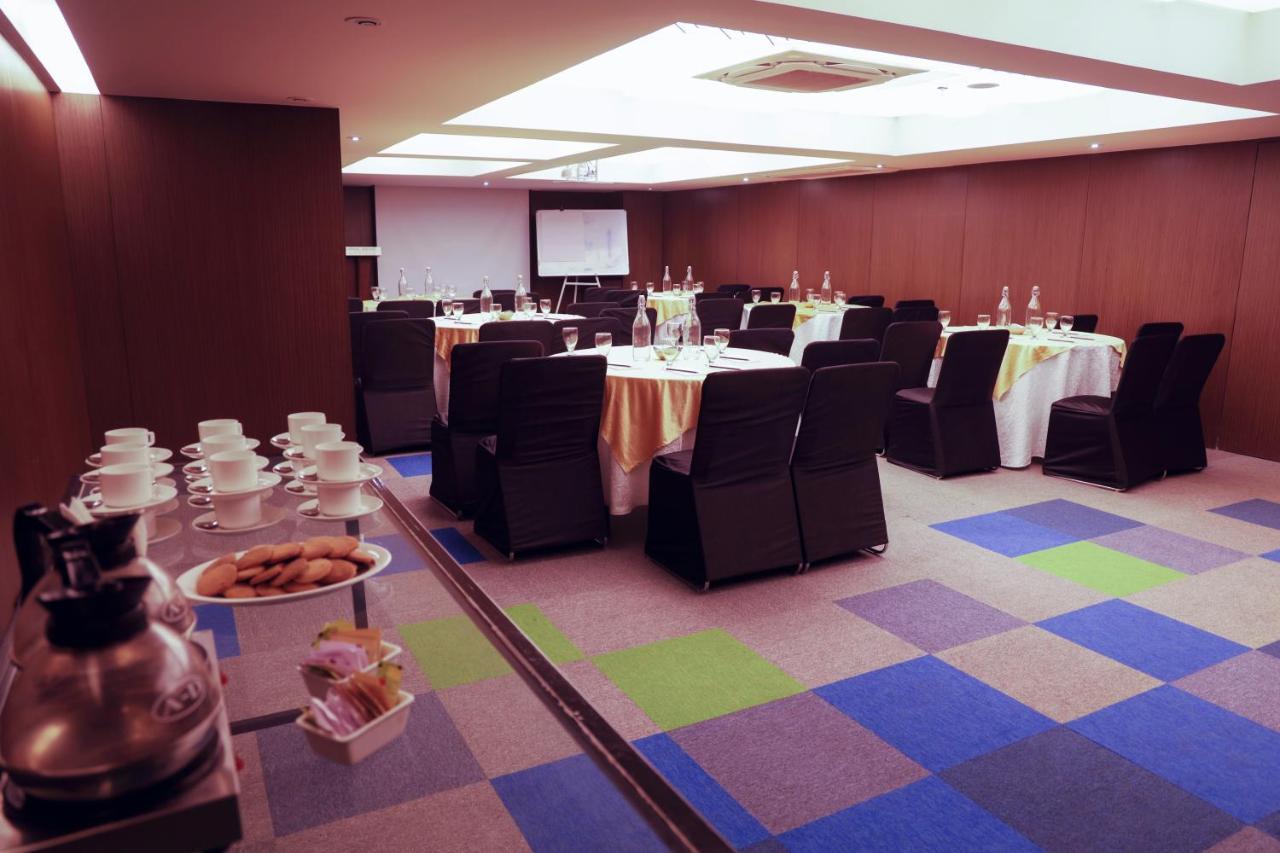Royal Orchid Golden Pune