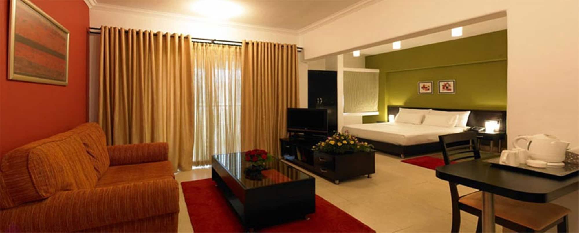 Royal Orchid Golden Hotel 4*