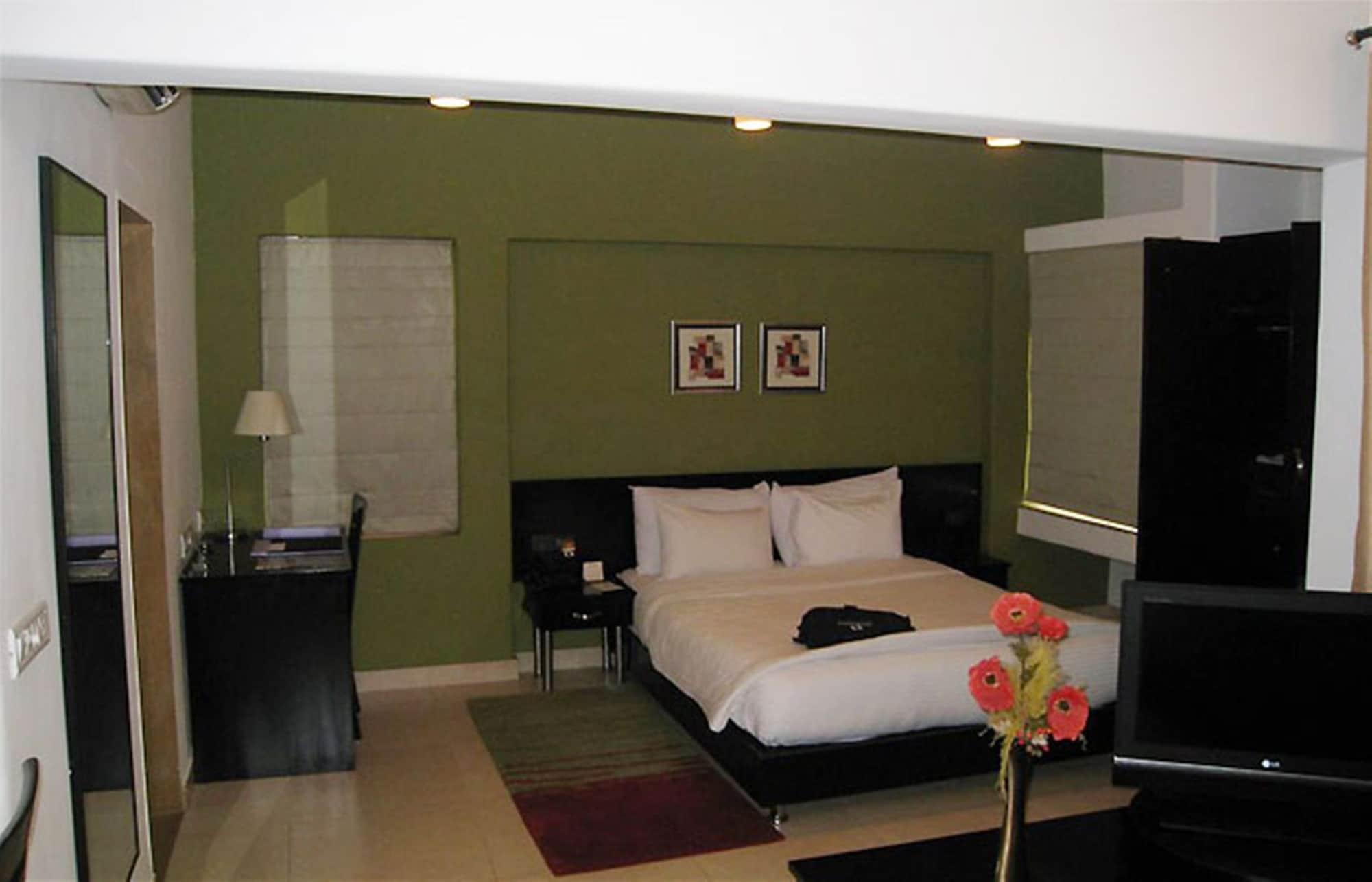 Hotel Royal Orchid Golden 4*